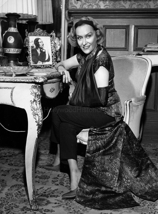 Gloria Swanson 1951