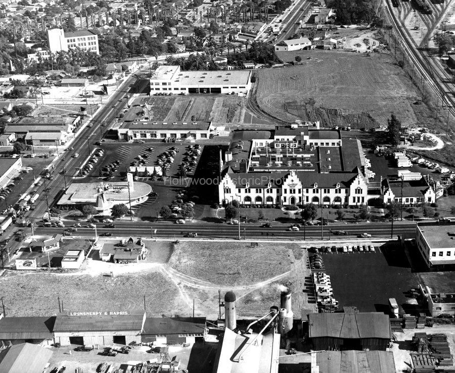 Van De Kamp's Bakery 1945