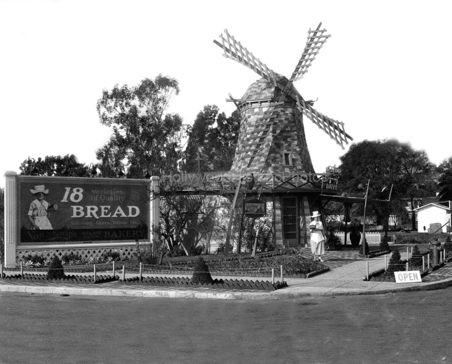 Van de Kamp's Bakery 1925 #1