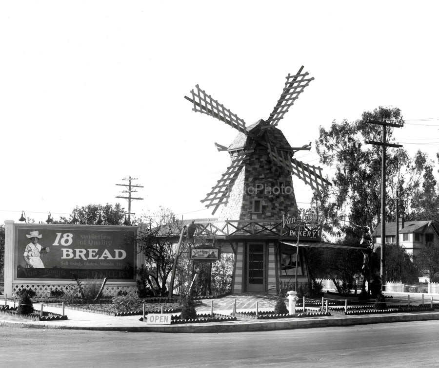 Van de Kamp's Bakery 1927